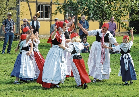 Źiśeca rejowańska kupka De lütten Öwerpetters na Limborskem dnju 2023 w Lübelnje Foto: <b>Werner Měškank</b>