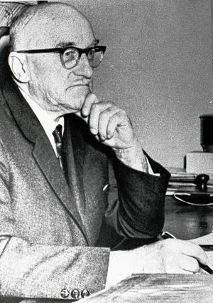 Friedrich Lehmann za swojim pisanskim blidom Wobraz: Wobrazowy archiw Eberhard Schmitt