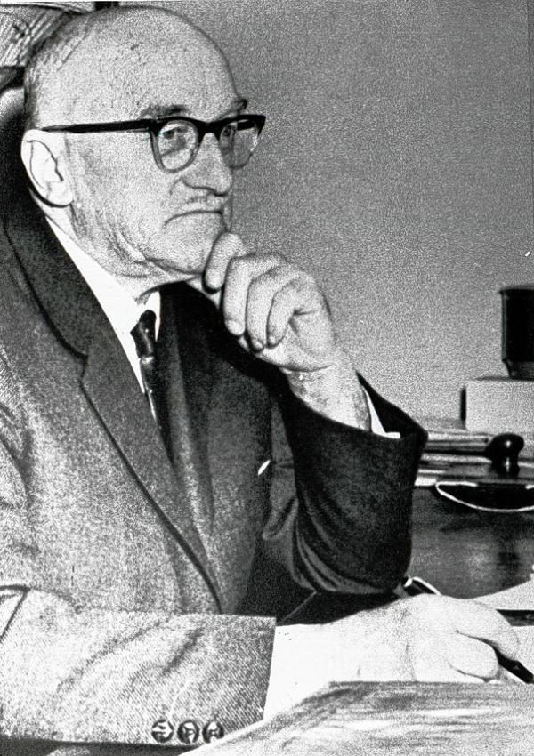 Friedrich Lehmann za swojim pisanskim blidom Wobraz: Wobrazowy archiw Eberhard Schmitt