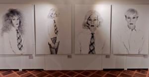 Wustajeńca ›Andy Warhol. Beyond Borders‹ pokazujo teke styri awtoportretow ze serije ›Altered Images‹. Reprodukcija: Mato Nowak