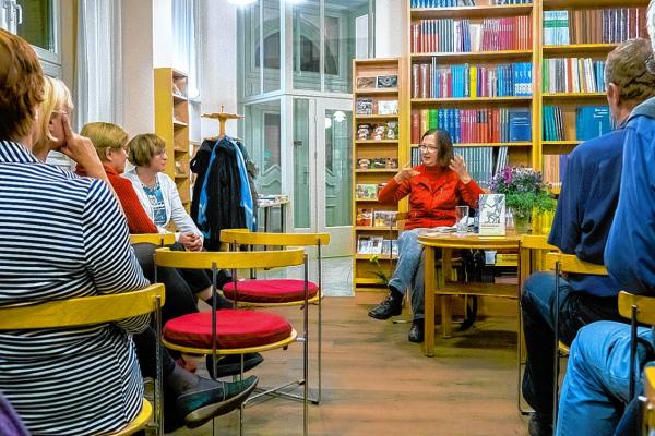 Na předstajenu zběrki »W času zeza časa« w Smolerjec kniharni, 2019 Foto: archiw SN/Hanka Šěnec