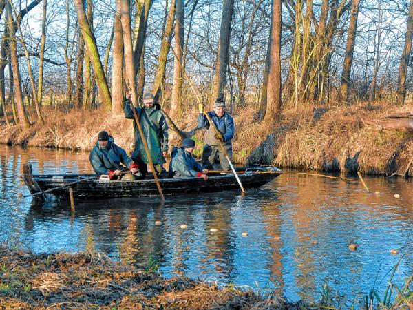 Ku głownemu śěžyšću Pratyje słušaju lokalne temy ako rybaŕstwo w Škódowje. Foto: Jens Geisler