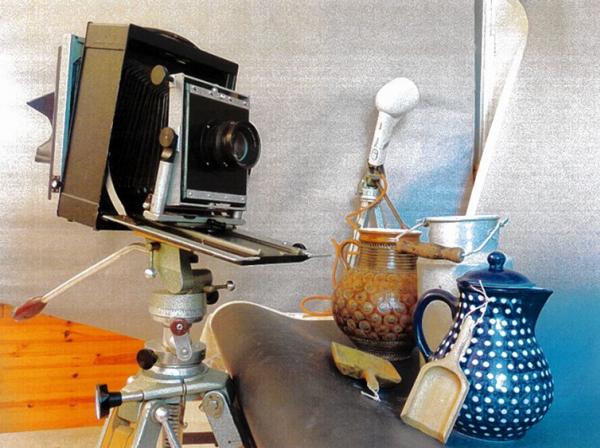 55 kg fotoweje techniki: ateljejowa a pućowanska kamera »VEB Mentor« w fotowym formaće 13×18 cm něhdźe z lěta 1970 Reprodukcija: SN