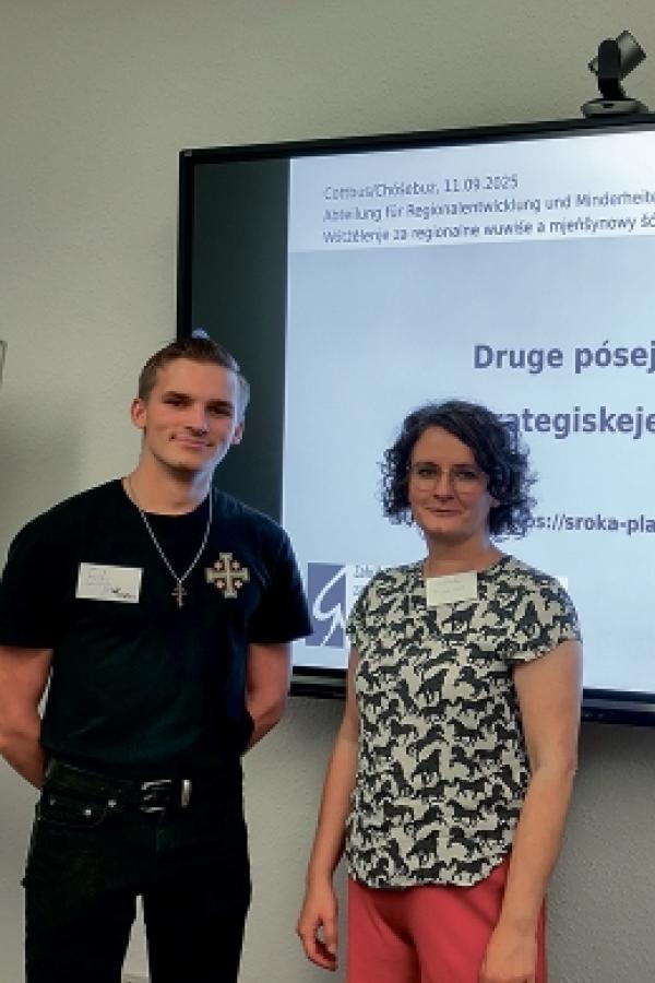 Wuzwólona powědaŕka strategiskeje kupki SROKA, Saskia Bugajowa a jeje zastupnik Erik Bivour. Foto: M. Nowak