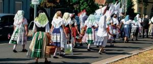 Drastwowy pśeśěg pó namšy w Kamjenej. Foto: Werner Měškank