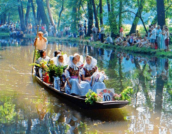 Drastowa skupina z Bukec 1994 na serbskim swjedźenju w Radušu w Błótach Foto: zběrka Janina Krygarjowa