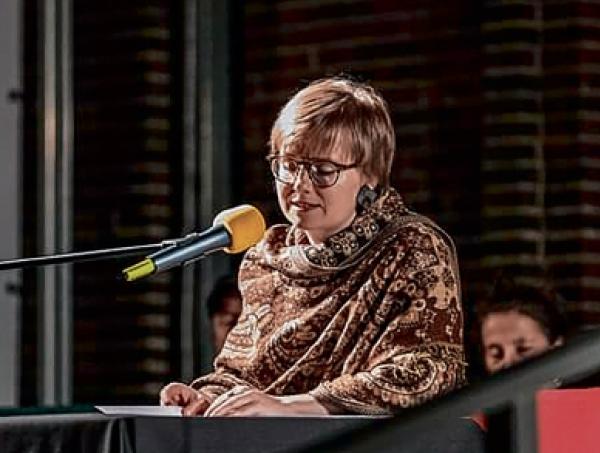 Awtorka basni nawuknjo tuchylu dolnoserbsku rěc. Foto: The Schwartzman P. VanderbuilT