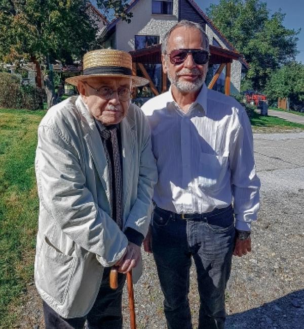 Juro Mětšk a Mato Nowak pśi Cerwjenej kjarcmje w Kubšicach. Foto: Lidija Nowakowa