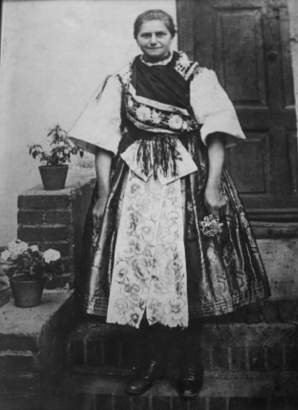 Stara mama muža kněni Bahro, z jej jo se wšykno zachopiło. Foto: priwatna zběrka C. Bahro